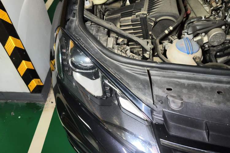 Used Volkswagen Touareg 2012 R-Line Luxury Model Engine Bay Right