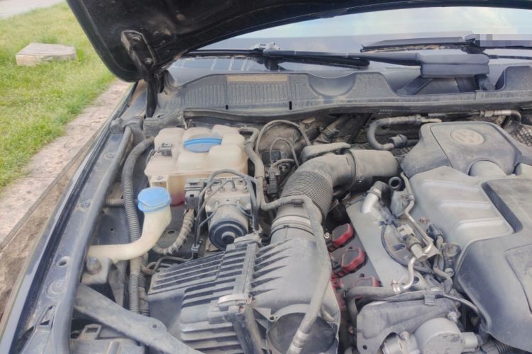 Used Volkswagen Touareg 2012 R-Line High-End Model Engine Bay Right