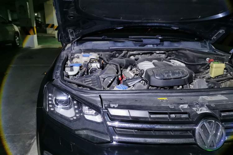 Used Volkswagen Touareg 2012 R-Line High-End Model Engine Bay Right