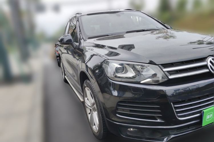 Used Volkswagen Touareg 2012 R-Line High-End Model Front Right 45 Deg