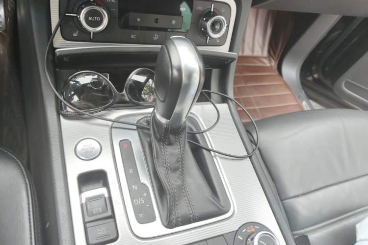 Used Volkswagen Touareg 2012 R-Line High-End Model Gear Lever