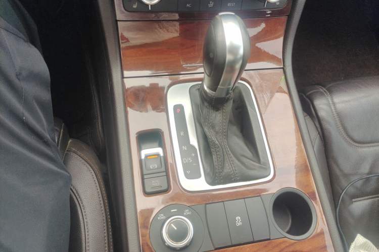 Used Volkswagen Touareg 2012 R-Line High-End Model Gear Lever