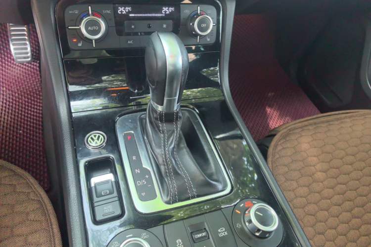 Used Volkswagen Touareg 2012 R-Line Luxury Model Gear Lever