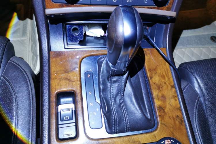 Used Volkswagen Touareg 2012 R-Line High-End Model Gear Lever