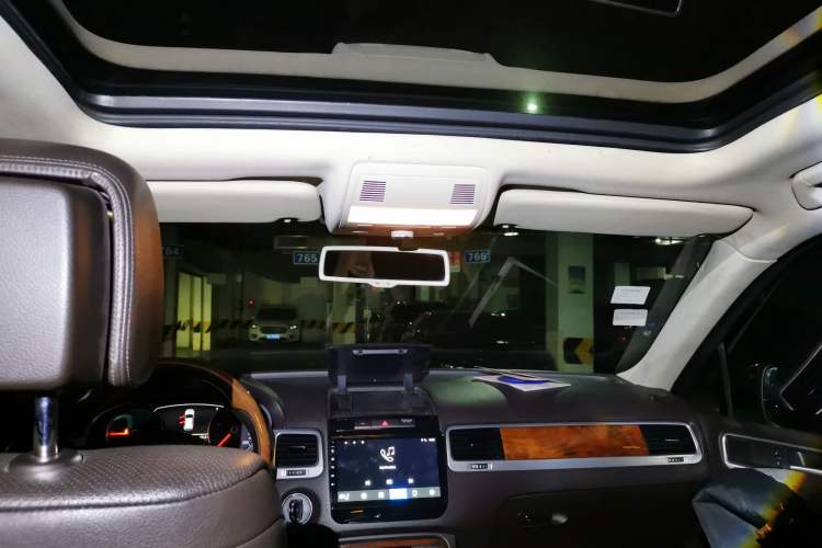 Used Volkswagen Touareg 2012 R-Line High-End Model Headliner