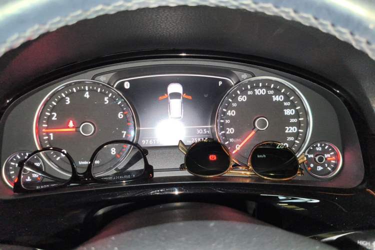 Used Volkswagen Touareg 2012 R-Line Luxury Model Instrument Cluster