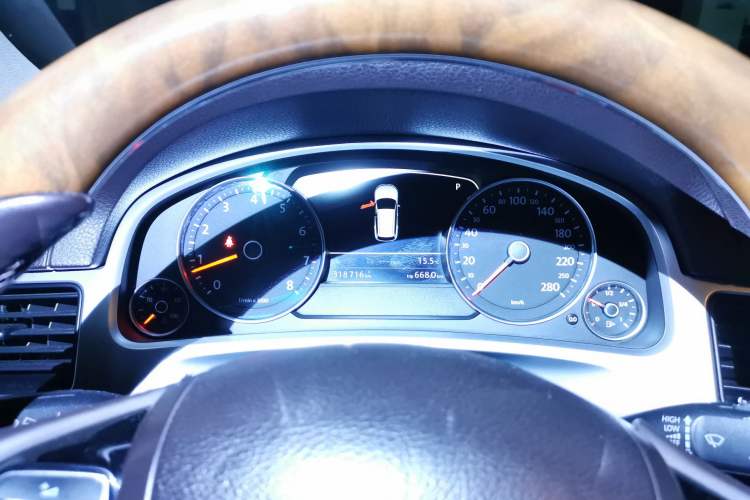 Used Volkswagen Touareg 2012 R-Line High-End Model Instrument Cluster