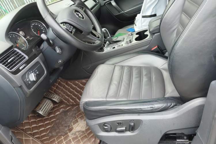 Used Volkswagen Touareg 2012 R-Line High-End Model Left Front Seat