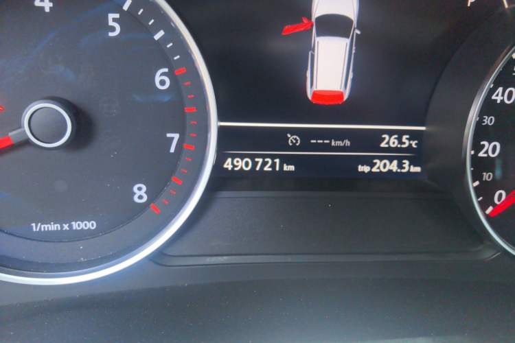 Used Volkswagen Touareg 2012 R-Line Luxury Model Odometer Close Up