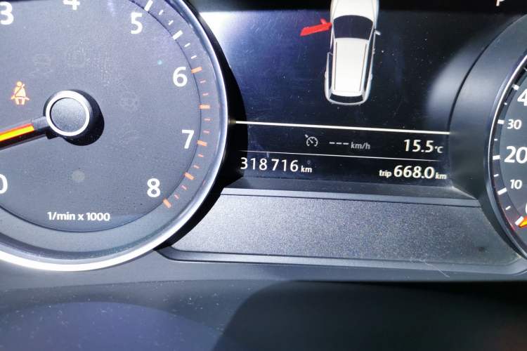Used Volkswagen Touareg 2012 R-Line High-End Model Odometer Close Up
