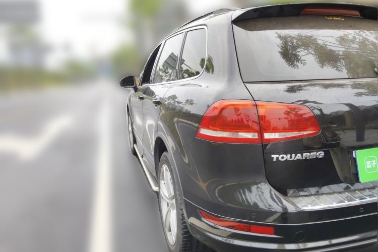 Used Volkswagen Touareg 2012 R-Line High-End Model Rear Left 45 Deg