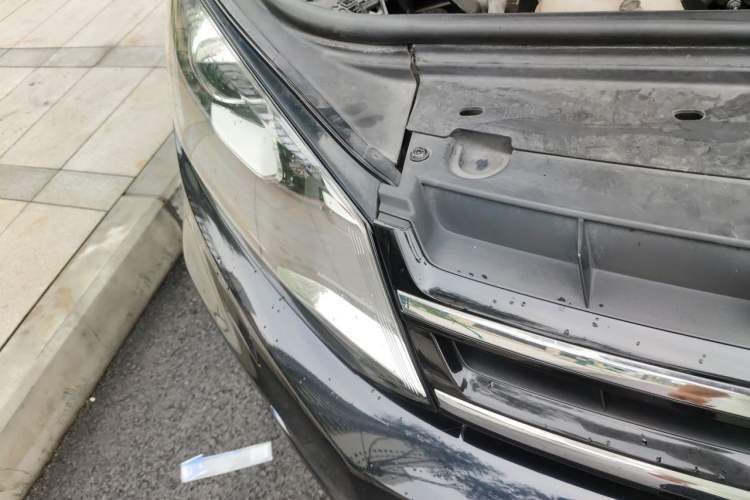 Used Volkswagen Touareg 2012 R-Line High-End Model Right Front Headlight