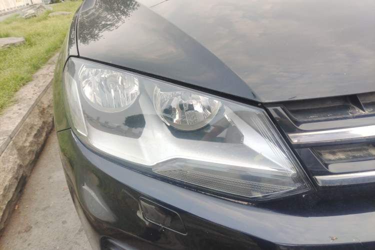 Used Volkswagen Touareg 2012 R-Line High-End Model Right Front Headlight