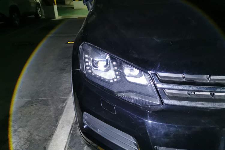 Used Volkswagen Touareg 2012 R-Line High-End Model Right Front Headlight