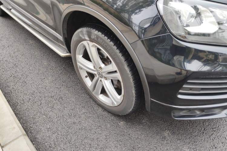 Used Volkswagen Touareg 2012 R-Line High-End Model Right Front Wheel Hub