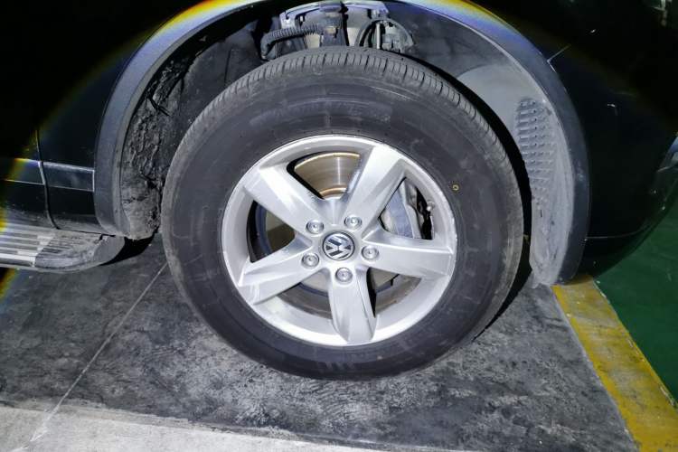 Used Volkswagen Touareg 2012 R-Line High-End Model Right Front Wheel Hub
