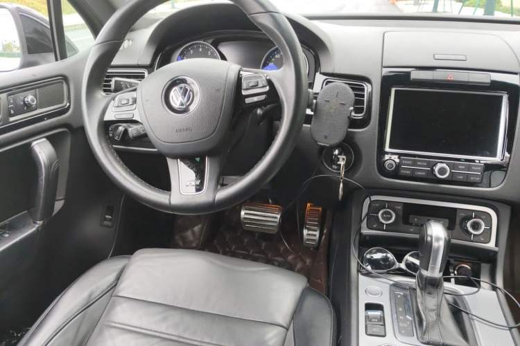 Used Volkswagen Touareg 2012 R-Line High-End Model Steering Wheel