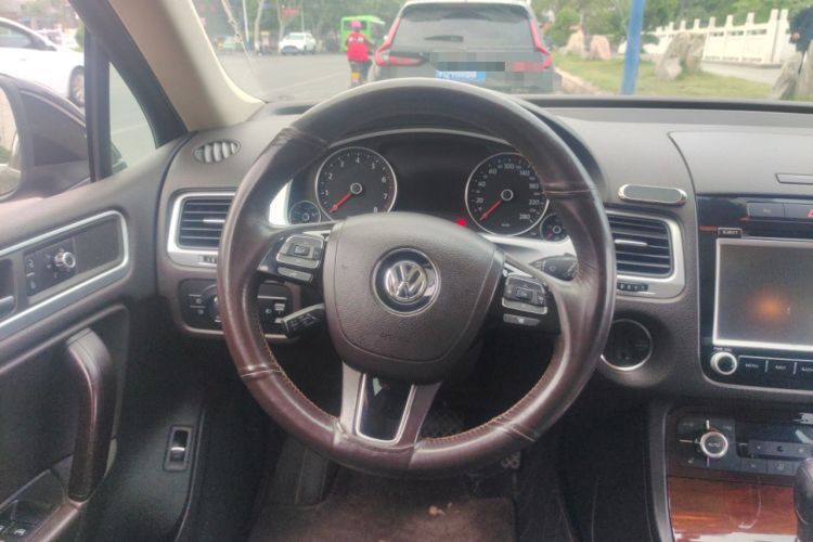 Used Volkswagen Touareg 2012 R-Line High-End Model Steering Wheel