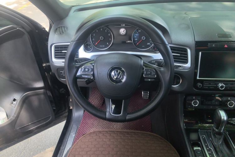 Used Volkswagen Touareg 2012 R-Line Luxury Model Steering Wheel