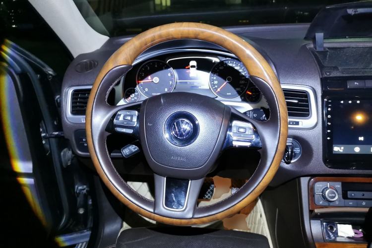 Used Volkswagen Touareg 2012 R-Line High-End Model Steering Wheel