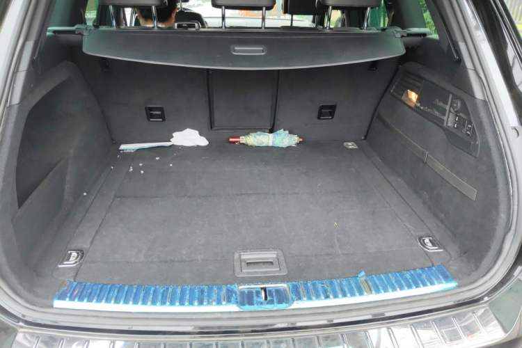 Used Volkswagen Touareg 2012 R-Line High-End Model Trunk