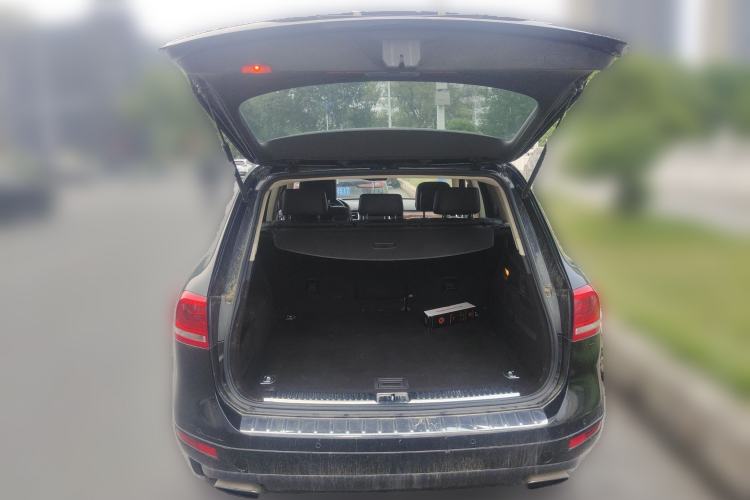 Used Volkswagen Touareg 2012 R-Line High-End Model Trunk