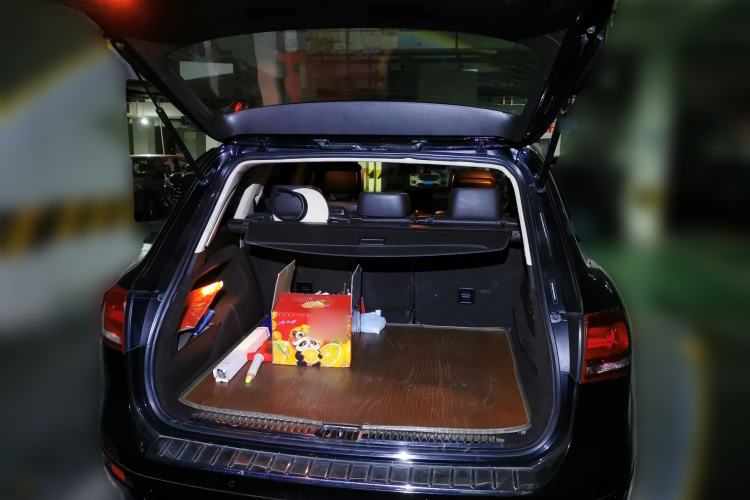 Used Volkswagen Touareg 2012 R-Line High-End Model Trunk