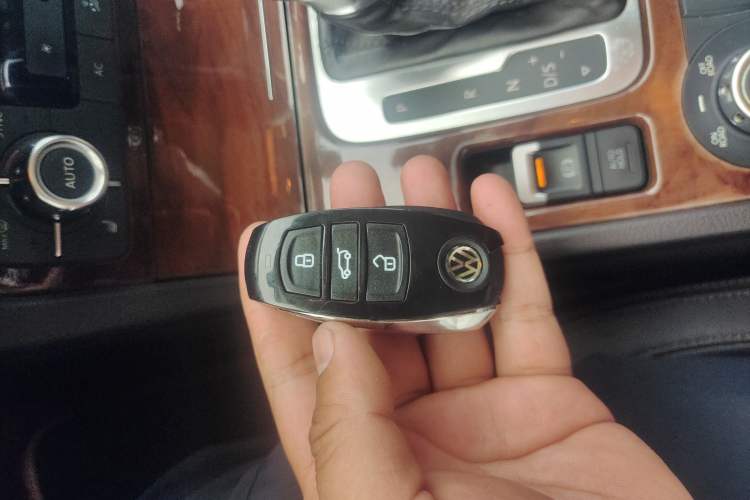 Used Volkswagen Touareg 2012 R-Line High-End Model Vehicle Key