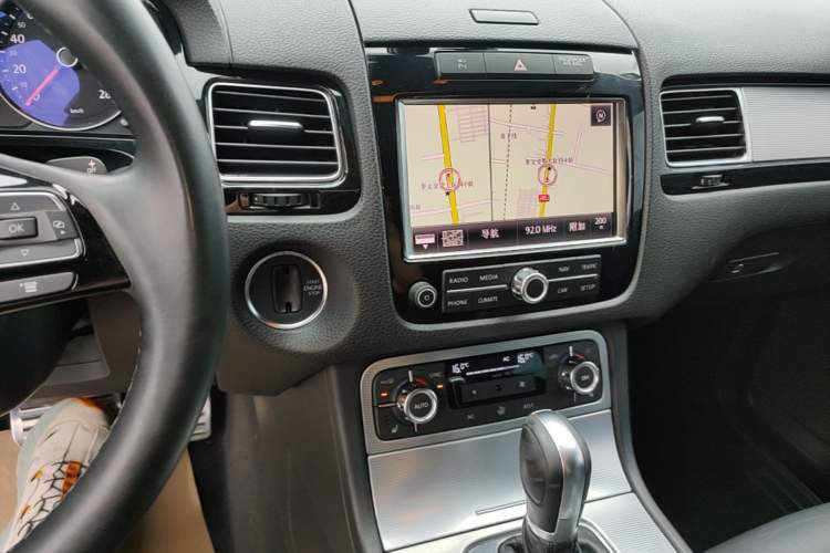 Used Volkswagen Touareg 2012 R-Line High-End Model Audio And AC Panel