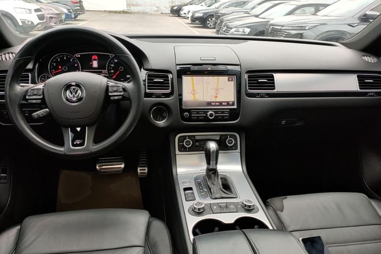 Used Volkswagen Touareg 2012 R-Line High-End Model Center Console