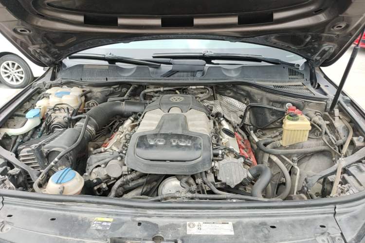 Used Volkswagen Touareg 2012 R-Line High-End Model Engine Bay