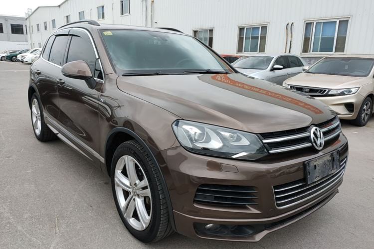 Used Volkswagen Touareg 2012 R-Line High-End Model Front Right 45 Deg