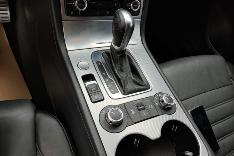 Used Volkswagen Touareg 2012 R-Line High-End Model Gear Lever