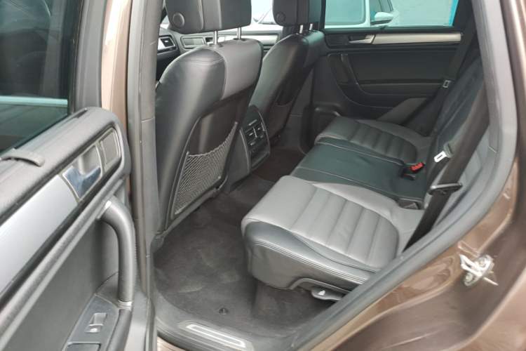Used Volkswagen Touareg 2012 R-Line High-End Model Left Rear Seat