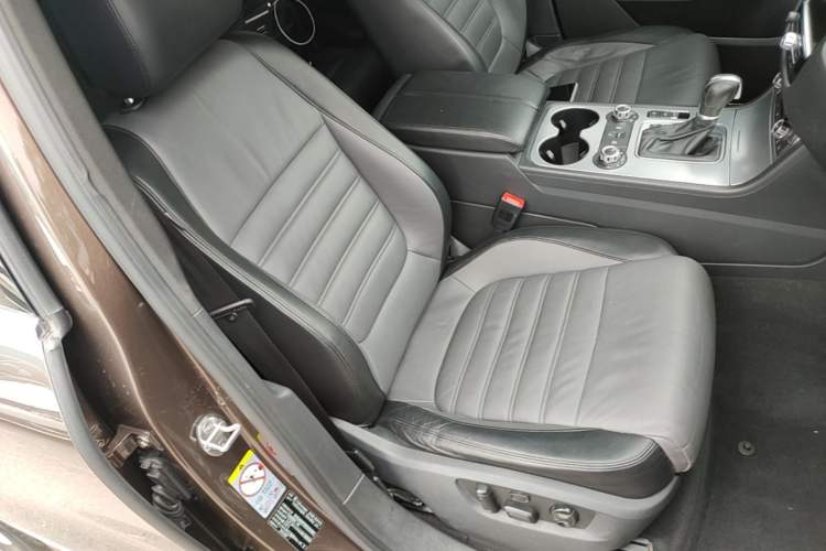 Used Volkswagen Touareg 2012 R-Line High-End Model Right Front Seat