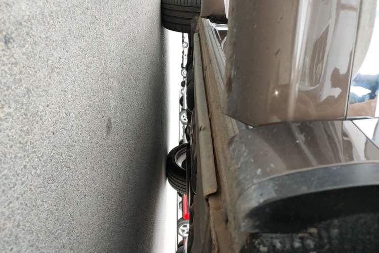 Used Volkswagen Touareg 2012 R-Line High-End Model Right Side Sill