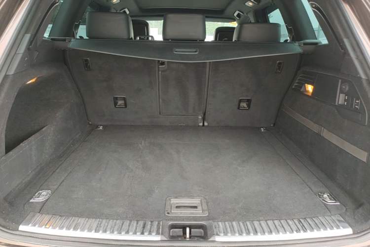 Used Volkswagen Touareg 2012 R-Line High-End Model Trunk