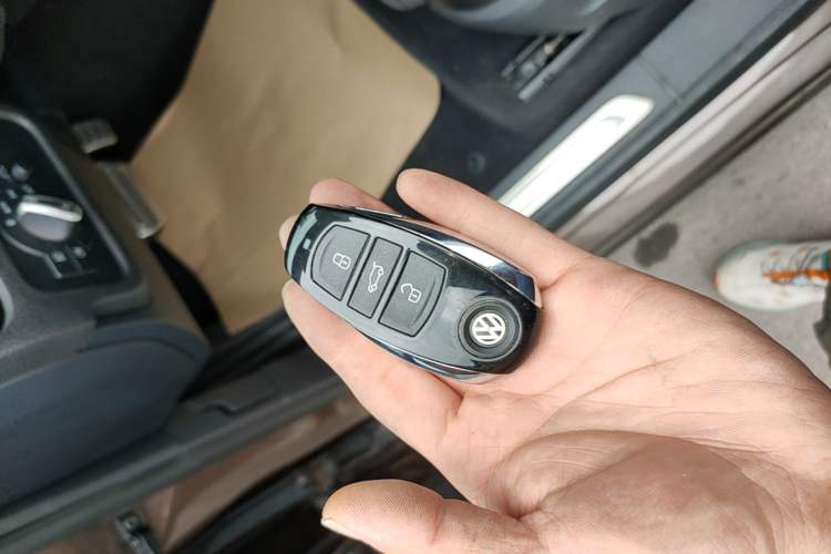 Used Volkswagen Touareg 2012 R-Line High-End Model Vehicle Key