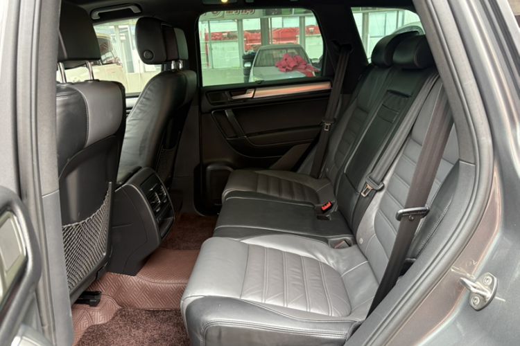Used Volkswagen Touareg 2012 R-Line High-End Model Interior 5
