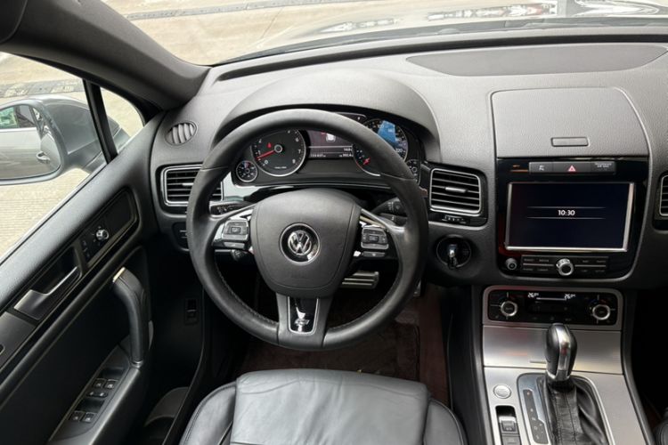 Used Volkswagen Touareg 2012 R-Line High-End Model Interior 7