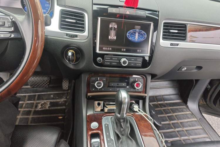 Used Volkswagen Touareg 2013 3.0 TSI Limited Luxury Edition Audio And AC Panel
