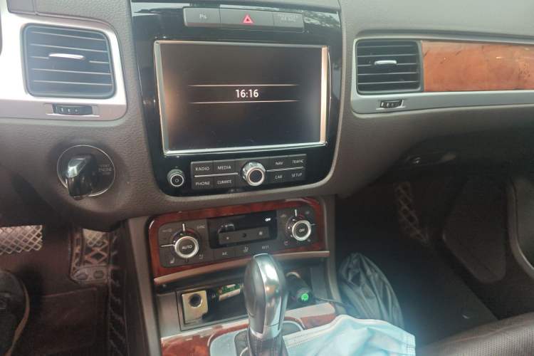 Used Volkswagen Touareg 2013 3.0 TSI X 10th Anniversary Limited Edition Audio And AC Panel