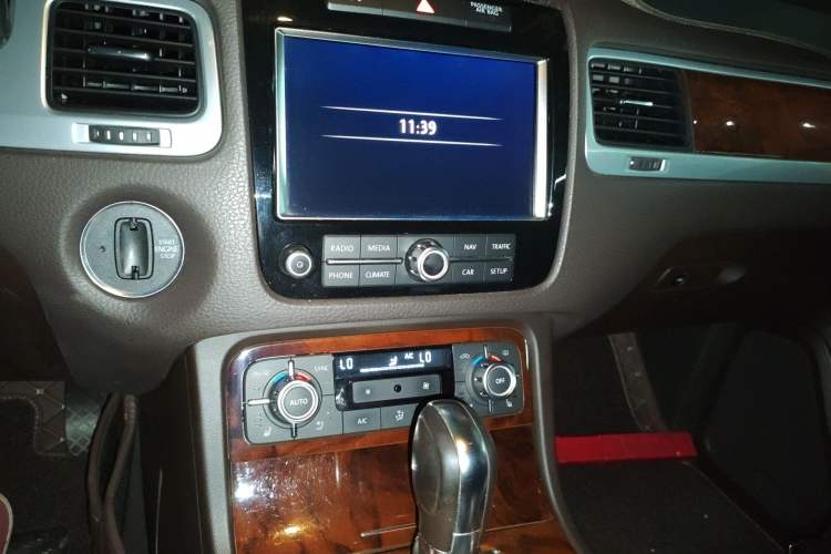 Used Volkswagen Touareg 2013 3.0 TSI Limited Luxury Edition Audio And AC Panel