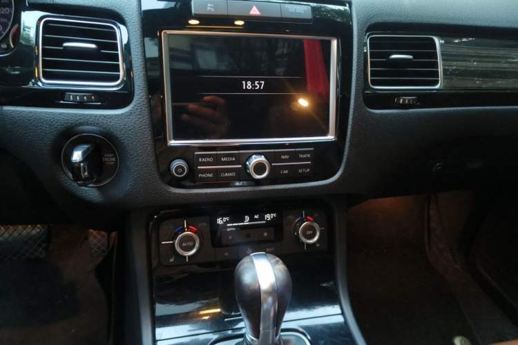 Used Volkswagen Touareg 2013 3.0 TSI X 10th Anniversary Limited Edition Audio And AC Panel