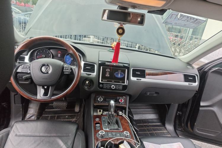 Used Volkswagen Touareg 2013 3.0 TSI Limited Luxury Edition Center Console