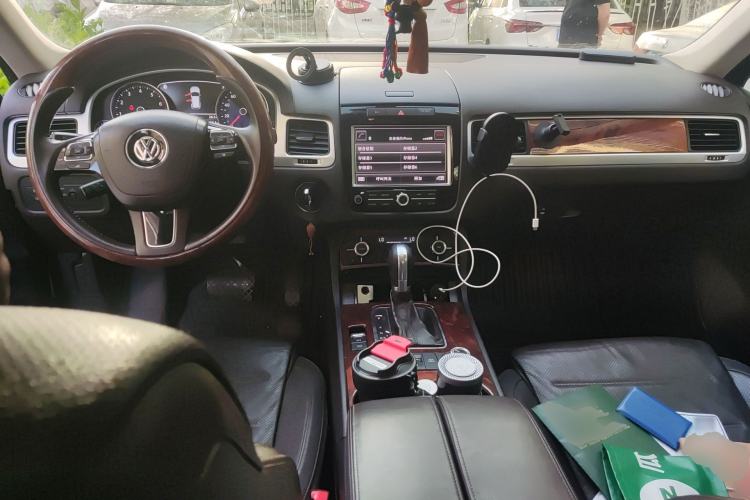 Used Volkswagen Touareg  Center Console