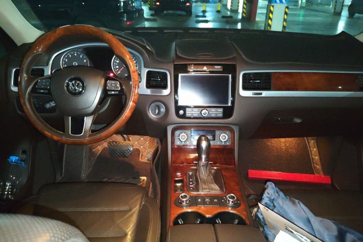 Used Volkswagen Touareg 2013 3.0 TSI Limited Luxury Edition Center Console