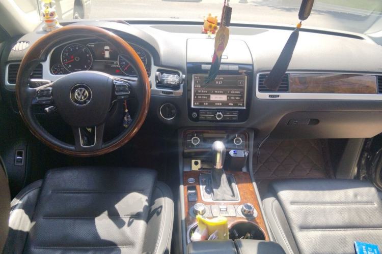Used Volkswagen Touareg 2013 3.0 TSI Limited Luxury Edition Center Console