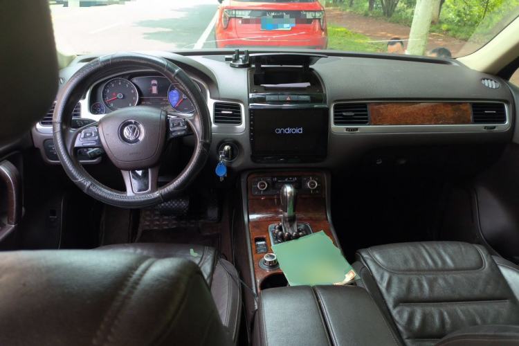 Used Volkswagen Touareg 2013 3.0 TSI Limited Luxury Edition Center Console