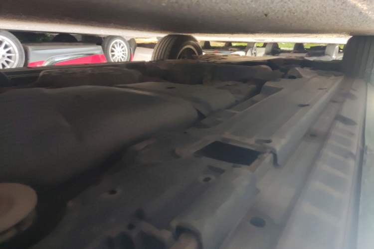 Used Volkswagen Touareg  Chassis Rear Left